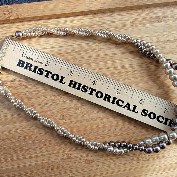 Vintage-supply Women's Cream and Gold  necklace - Picture 5 of 5